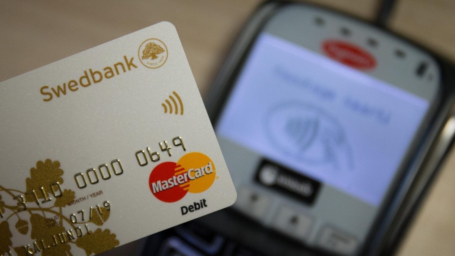 価格の比較: 実際に決済手数料が最も安いのはどの銀行の顧客ですか?