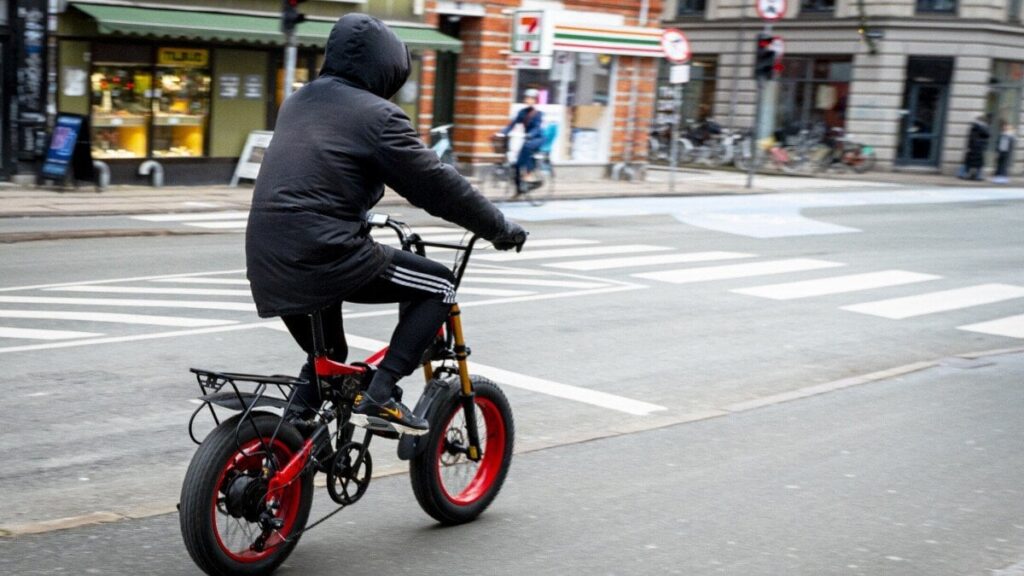 [Cyklistforbundet og politiet] 危険な「ファットバイク」に警告：交通違反が多いことを多くの人は知らない