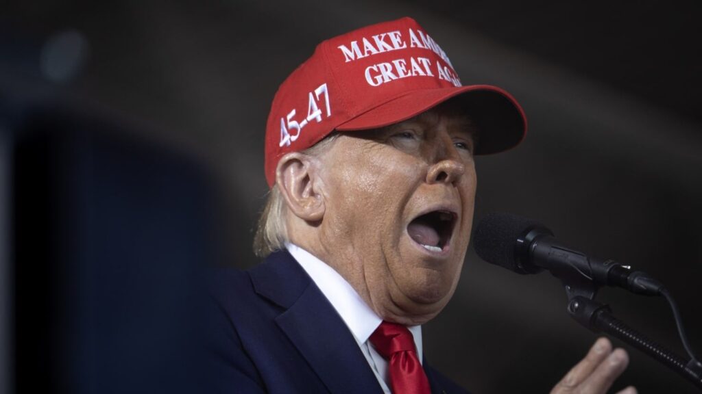 トランプ氏、カマラ・ハリス氏の「60分間」インタビューをめぐって、自分自身でも動揺する