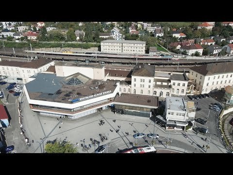 Jož Ráž との交差点: 「中央駅は仏塔にありますか?」 - はい、ただし「ブラチスラヴァ - 西」と呼ばれます