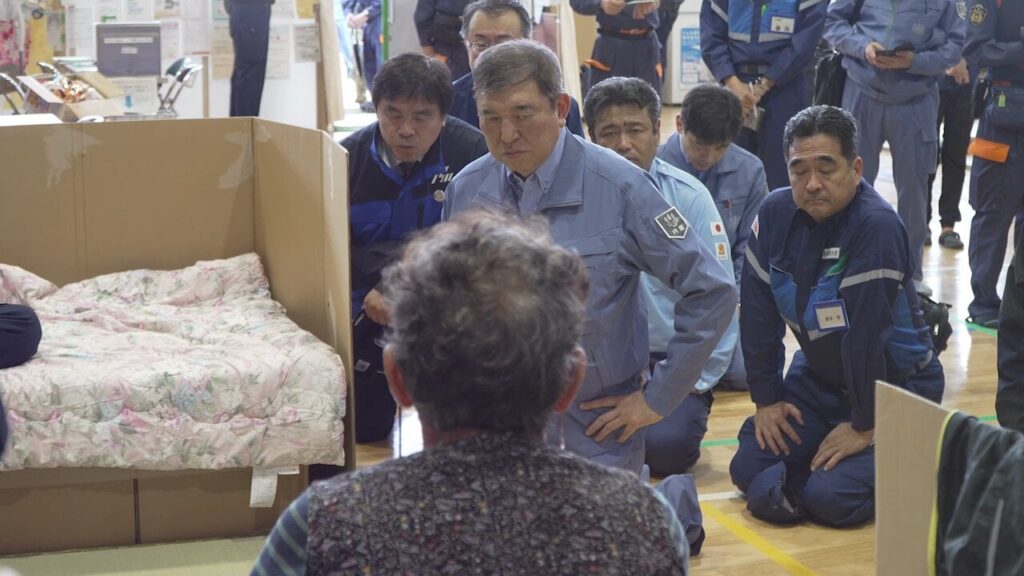 首相官邸「石破総理は能登の被災地を訪問し、お一人お一人と話され、困難な環境下にある人々のために力を尽くす決意を新たにされました。」←なんか変な日本語だと話題に