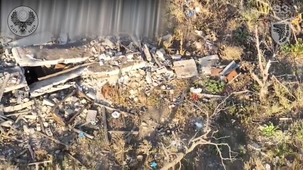 ウクライナの無人機がロシアの無人機を追跡し、ウクライナ人が神風を送った