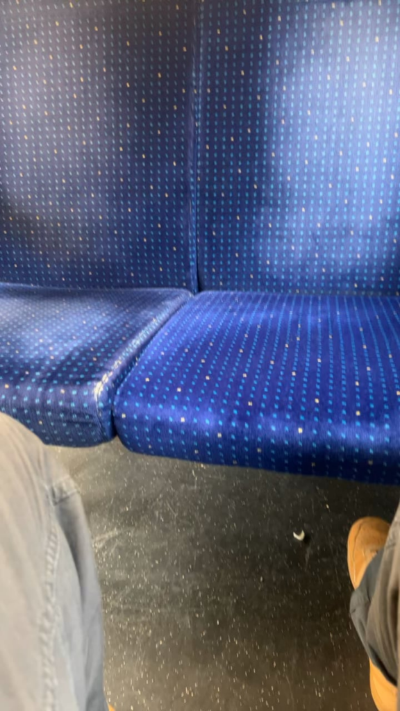 スイスの電車での普通の一日 (ボリュームアップ)