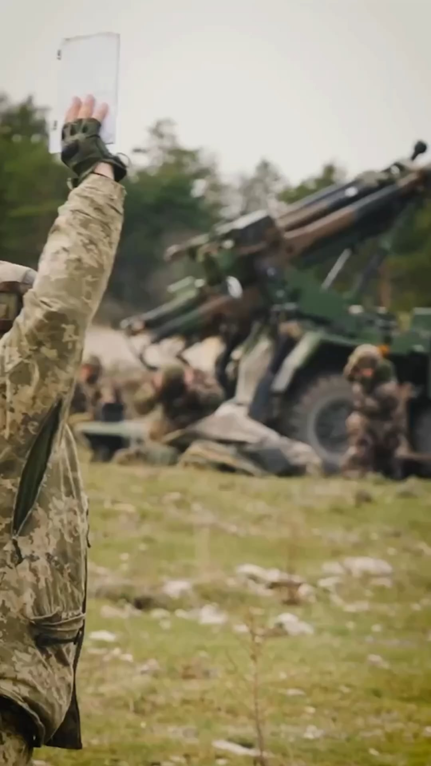 マクロン氏は自身のXページにフランス軍とウクライナ軍の訓練動画を投稿した。フランスはウクライナにとって最も強力な軍事パートナーの一つである。現在、フランスでは 2,300 人の兵士が訓練を受けています。キエフ旅団のアンナは、キエフのヤロスラフ王子の娘に敬意を表して命名されました。アンヌはフランスの王妃でした。
