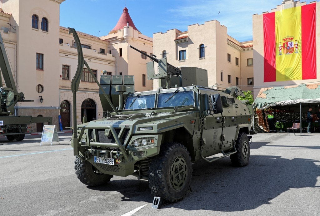 スペイン、ウクライナに国産装甲車両を派遣