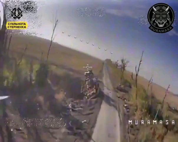 ウクライナ第109領土防衛旅団の「ムラマサ」部隊のFPVパイロットたちは引き続きロシアの兵站ルートを標的にし、ワイルドホーネッツのドローンで数台の敵の軍需トラック、兵員輸送トラック、軍用バン、その他の敵の軽車両を攻撃している。ポクロフスク地域。 2024 年 10 月。