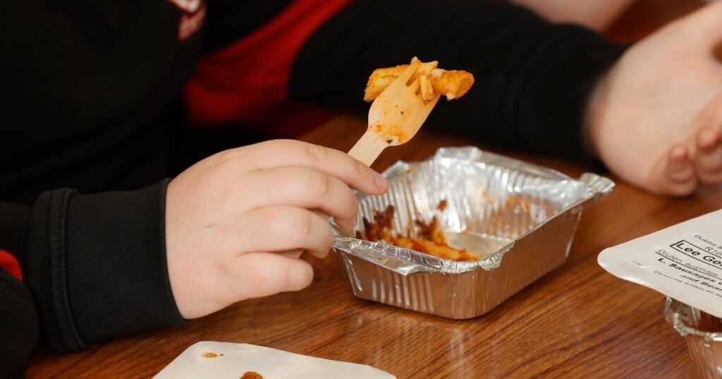 「チキンカレーが大人気」：無料制度延長で学校メニューに期待されること