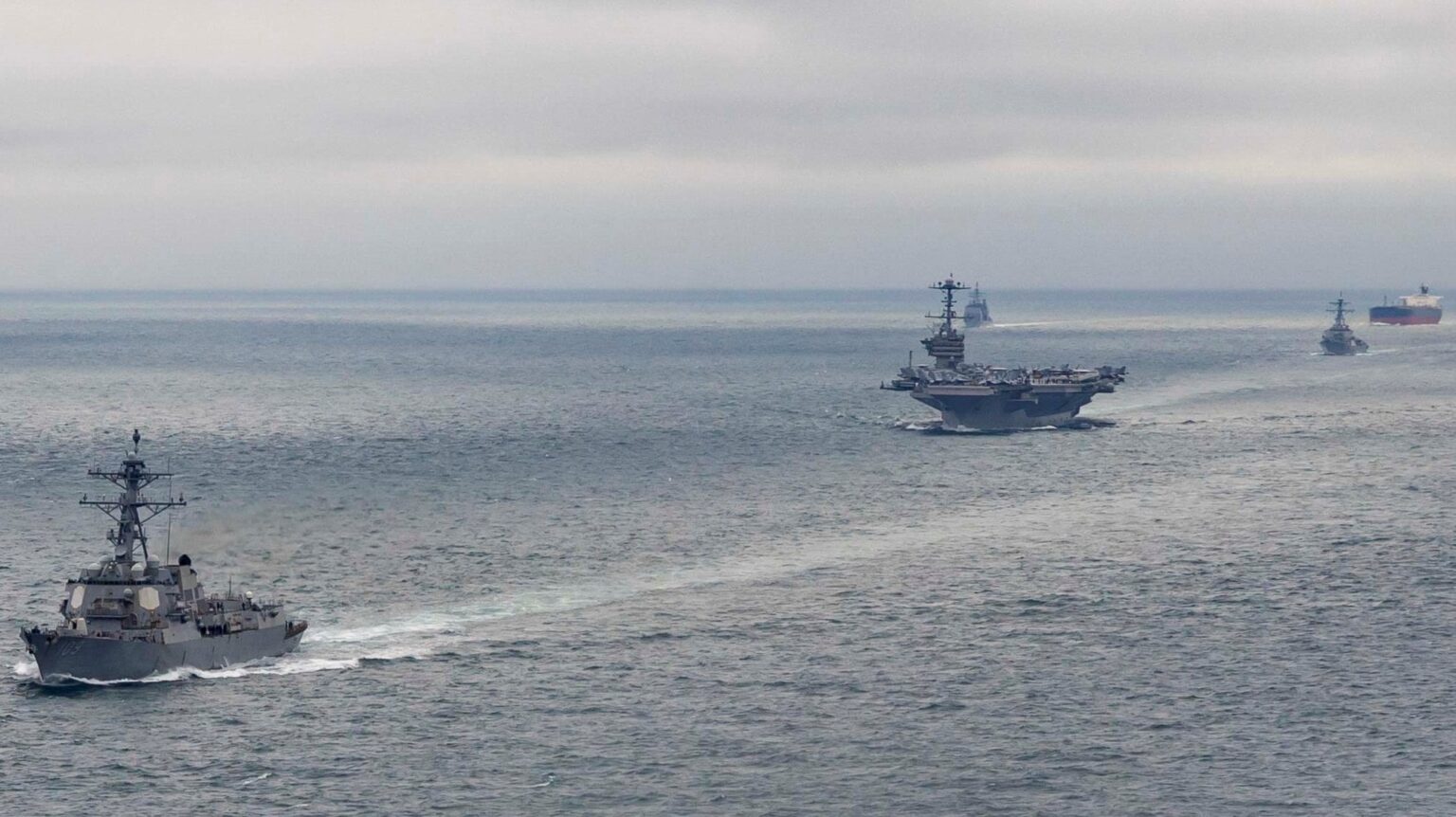 ロシアの脅威の中、米空母打撃群がNATO海域に軸足を移す