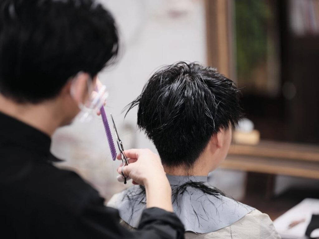 【日曜ソース当てクイズ】夫が節約のため「1000円カット」に行くようになりました。正直、以前「美容院」に行っていた頃と仕上がりが変わらないように思うのですが、実際どう違うのでしょうか？