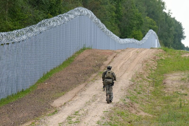 ラトビア、ベラルーシ当局が不法移民のEUへの入国を促進していると主張