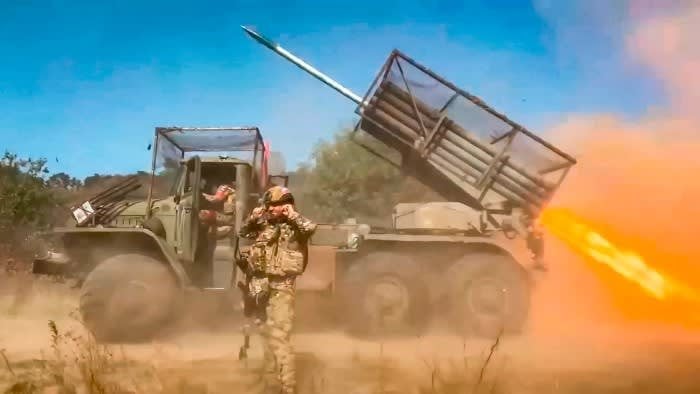 ロシアの新たな予算は、多大な費用がかかるにもかかわらず、戦争の青写真である