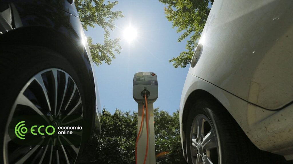 政府、廃車義務付き電気自動車1台当たり4,000ユーロの奨励金を承認