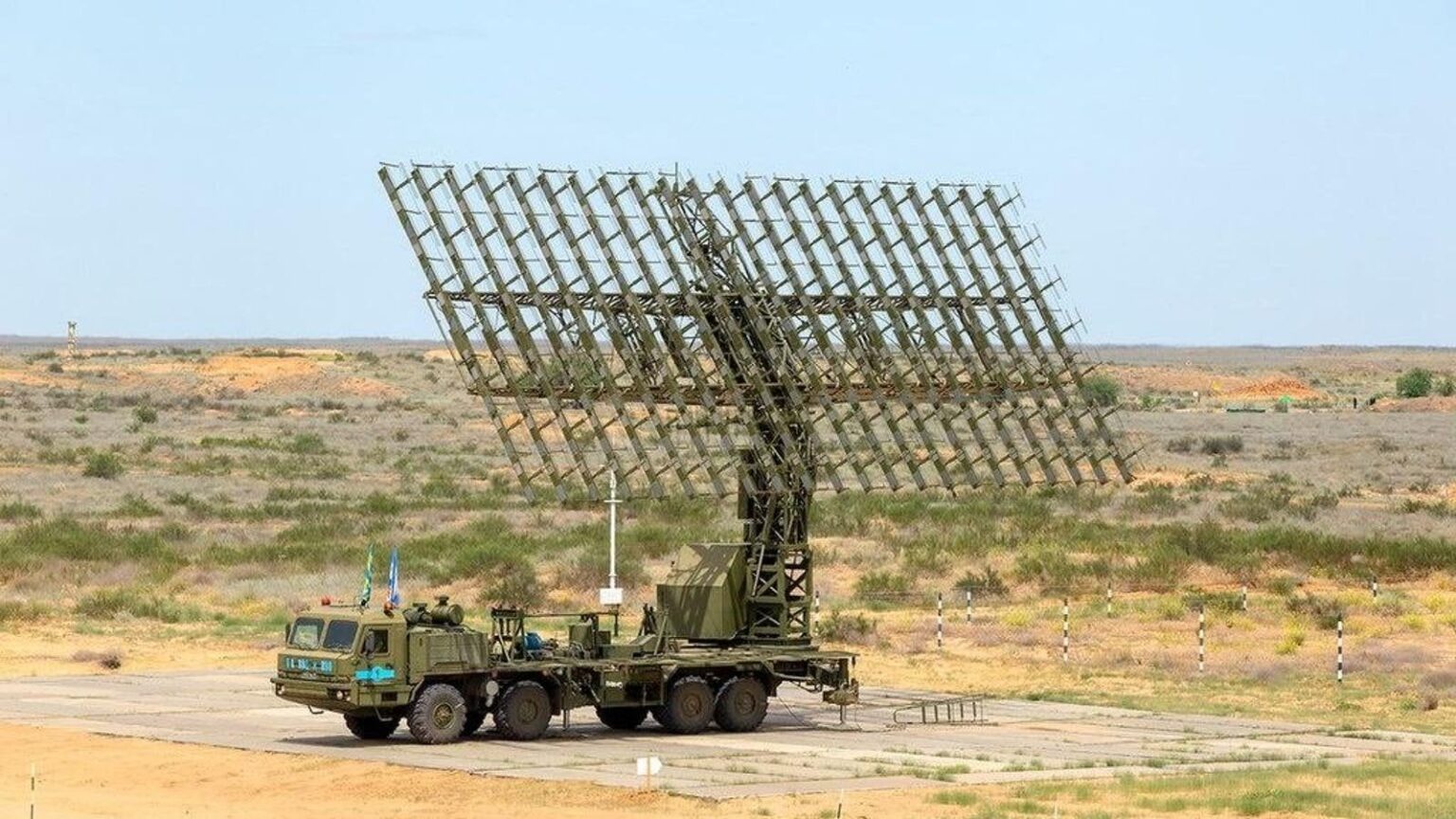 ロシアは弾道ミサイルを探知するために十数台のNebo-M移動式レーダーを製造した。ウクライナは弾道ミサイルで彼らを爆破し続けている。