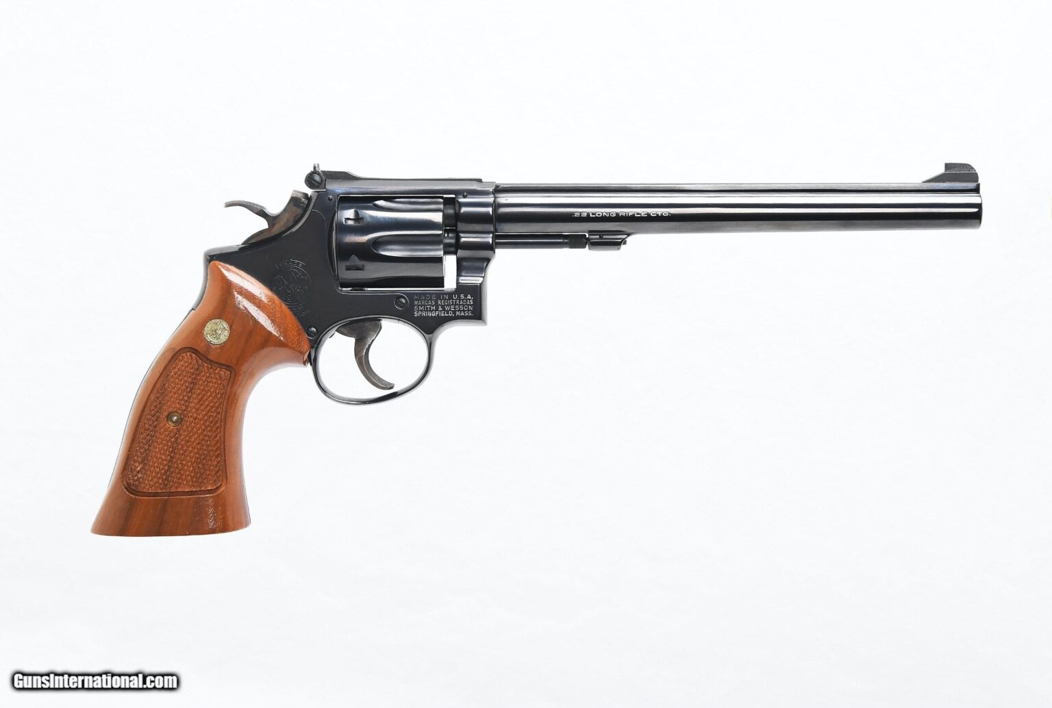 パスのディスコに拳銃を持った男が口論を「終わらせる」ために現れた