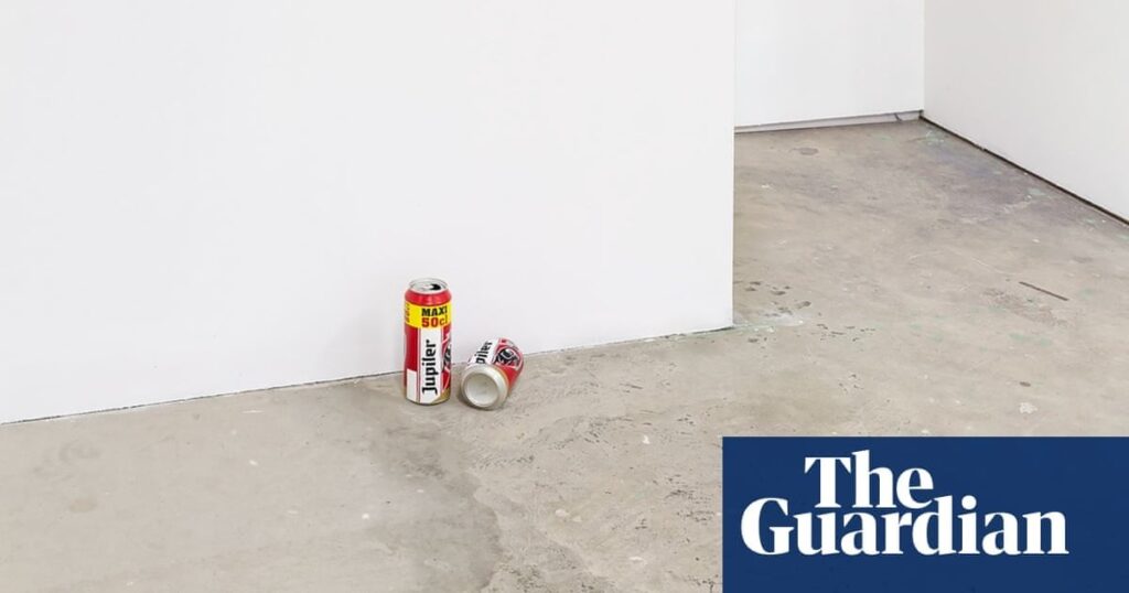 オランダ美術館の職員が誤ってゴミ箱に投げ込んだビール缶のアートワーク