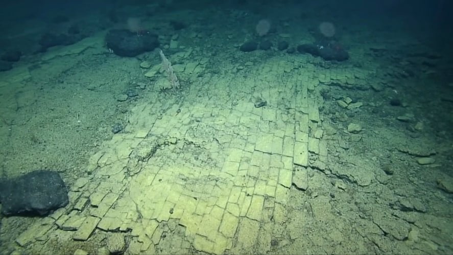 ハワイ沖海底3000mに「黄色いレンガ道」を発見⁉︎  その正体とは？ - ナゾロジー