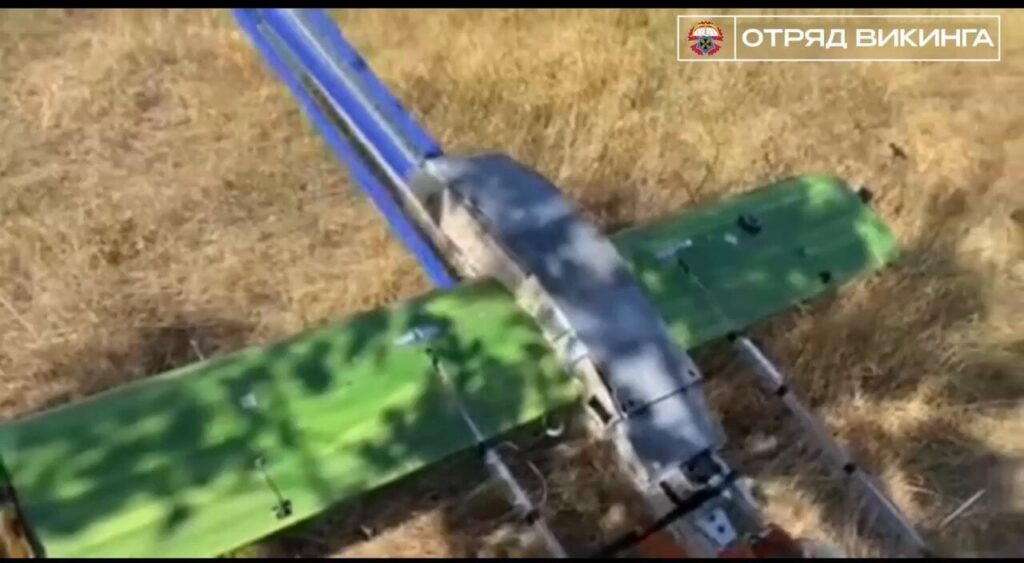 ロシアのドローン操縦者がドローンで民間住宅に放火し、消火に来た消防士を攻撃した。