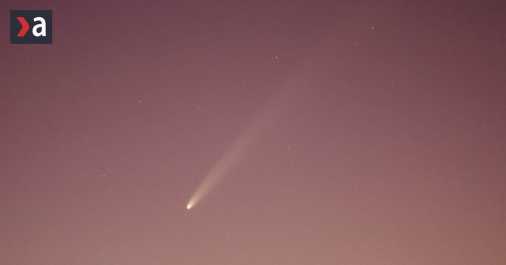 夕空に彗星を観察できるまたとないチャンスです
