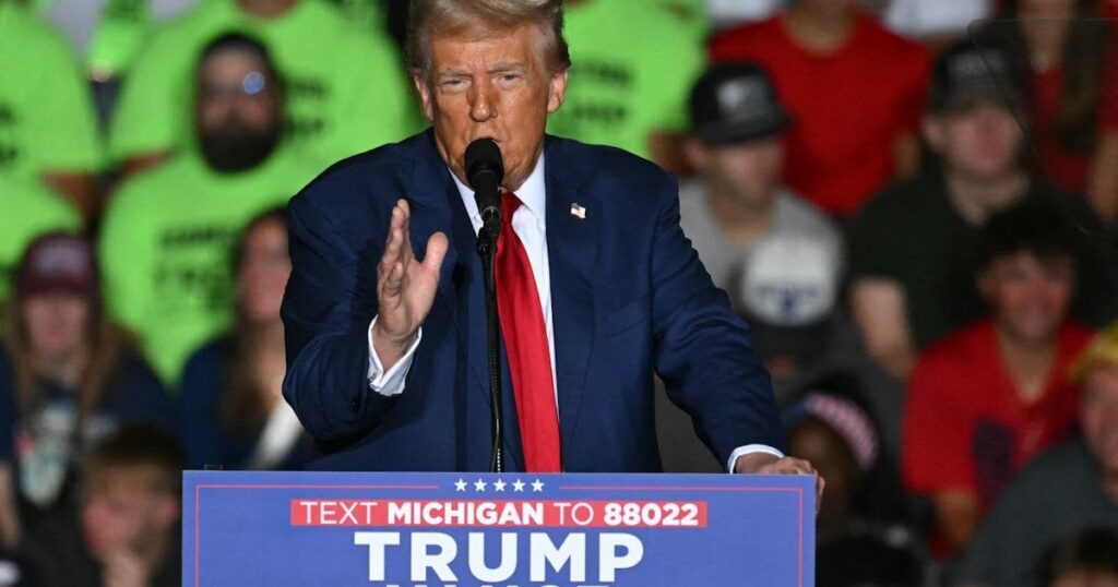 トランプ大統領の本当の群衆の規模が恥ずかしいビデオで暴露される - ドナルド・トランプは常に自分が最も多くの群衆を抱えていると主張している。真実は少し違うようです。
