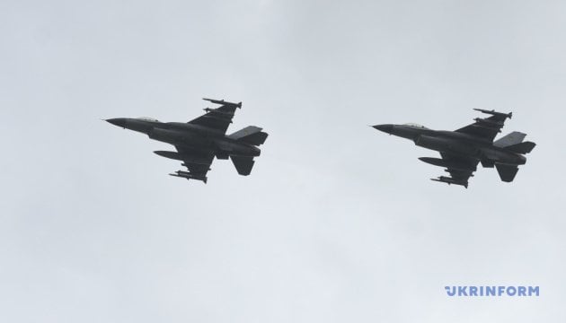 ウクライナ人パイロット、語学研修後に米国でF-16訓練開始へ＝国防総省