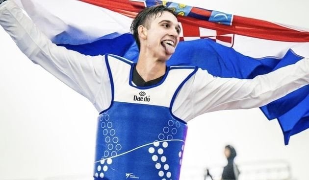 カルロヴァツ出身のオスカル・コヴァチッチが、5つの過酷な試合を経て、韓国のテコンドー世界ジュニアチャンピオンになった。