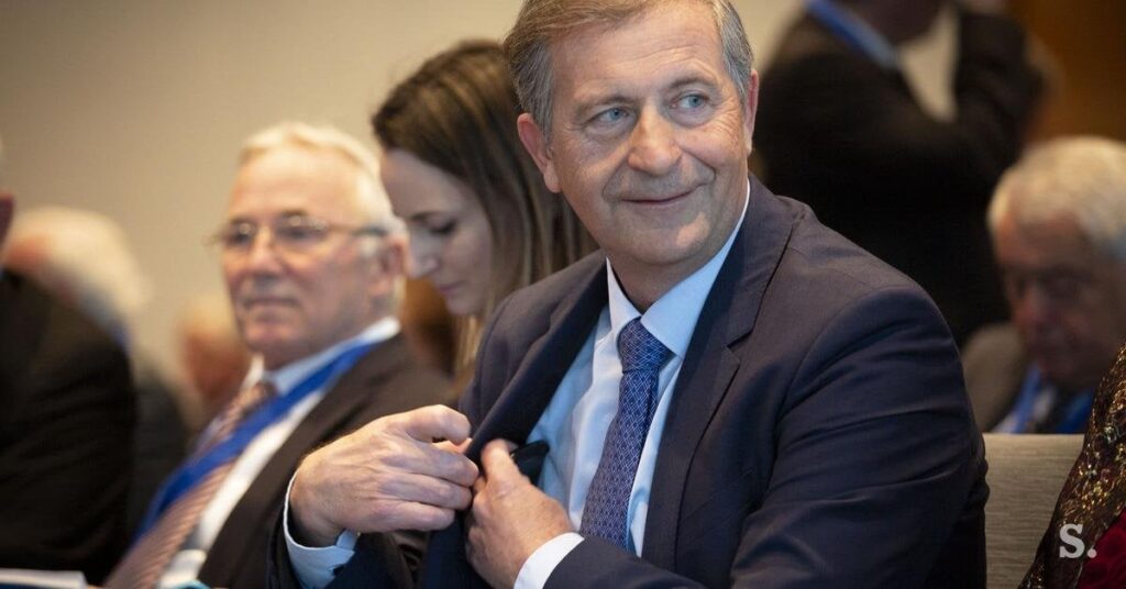 研究: カレル・エルジャベツは、彼に資金提供しているロシア人によって政治的活動を強制されたのでしょうか?