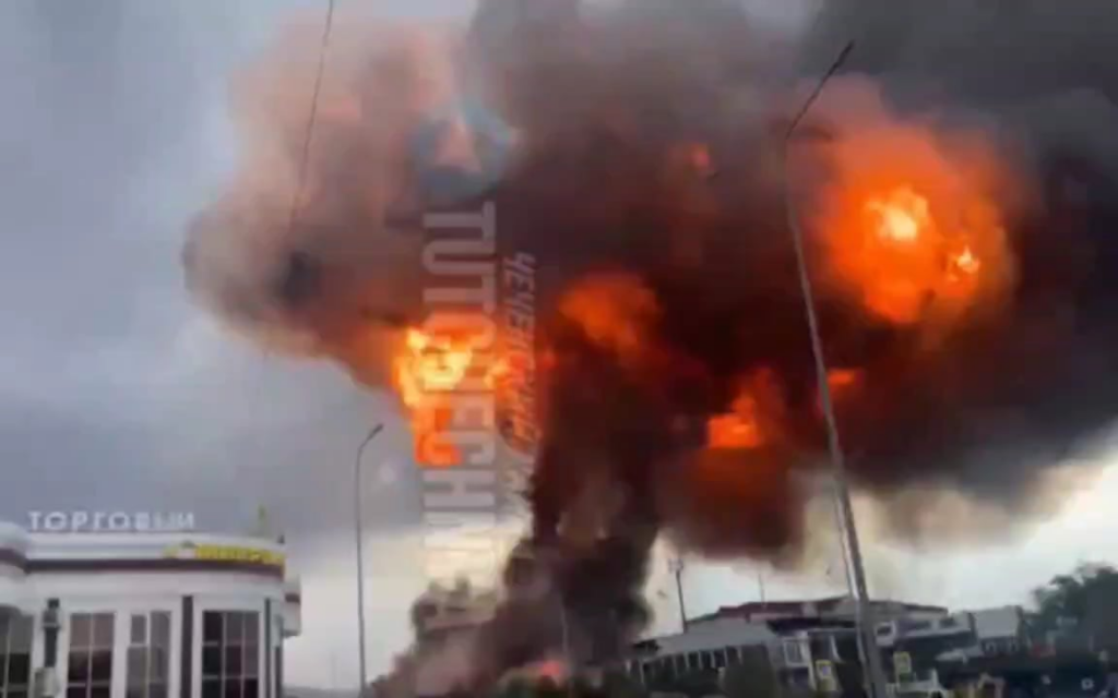 グロズヌイ、チェチェン。大学近くで激しい爆発。