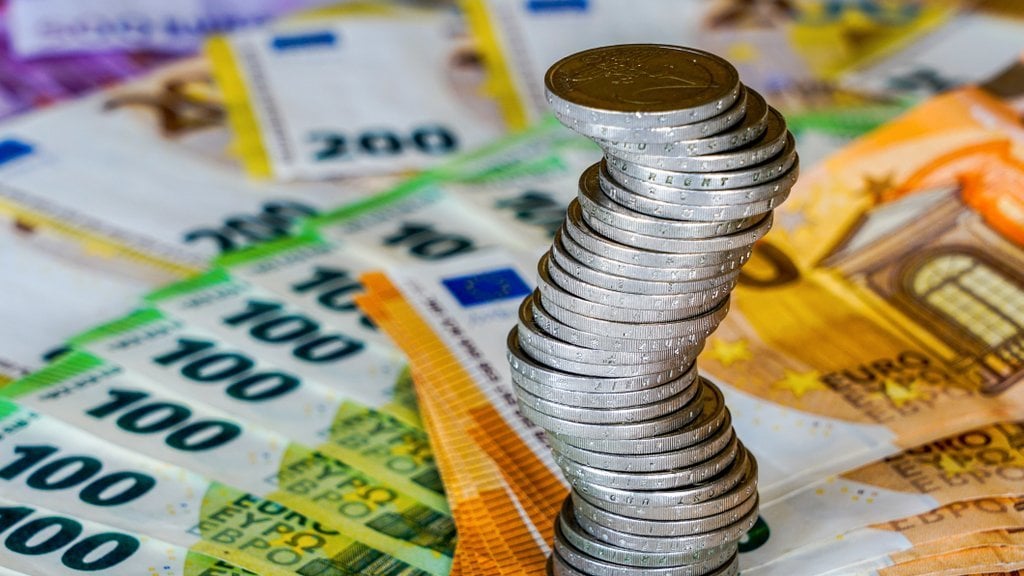 最低賃金、平均賃金、高賃金の所得者にとって調整とは何を意味しますか?