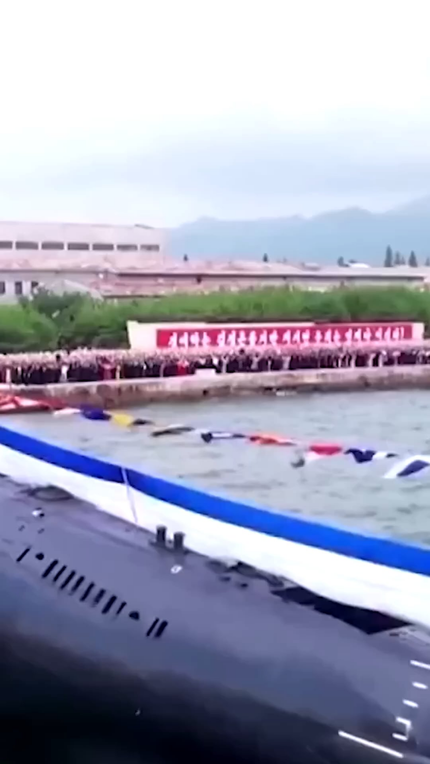 北朝鮮は新型原子力潜水艦を建造している。近年の金氏の軍事力強化を考慮すると、これは当然の展開だ。北朝鮮はロシアから新たな核技術と軍事技術を受け入れている。このようにして、プーチン大統領はウクライナとの戦争のための弾薬供給の代金を金正恩氏に支払っている。