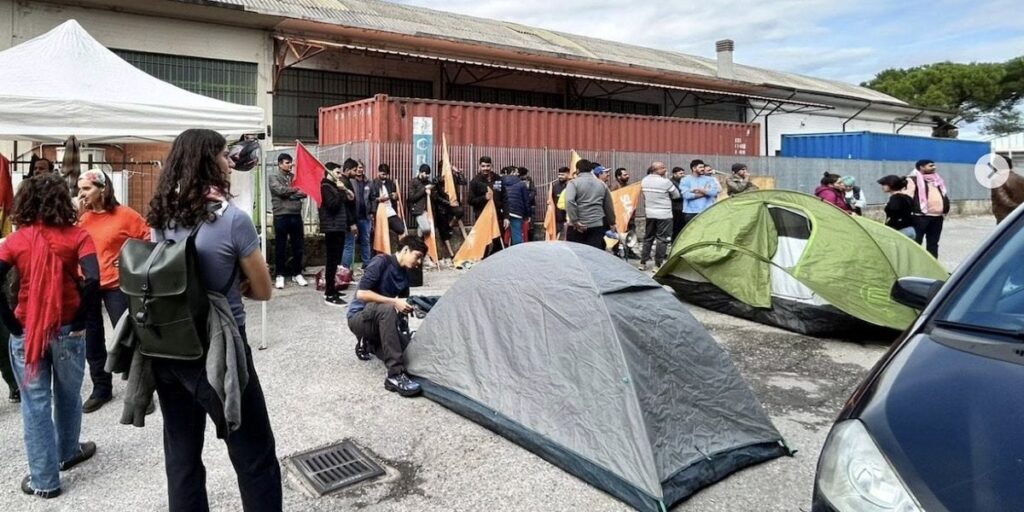 プラート繊維地区のストライキ労働者に対する鉄格子による襲撃