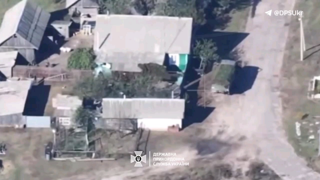 ウクライナ国境警備隊はロシアの迫撃砲兵が活動しているのを発見し、FPV攻撃用無人機で標的にした。ヴォフチャンスク方向、ハリコフ地方。 2024 年 10 月。