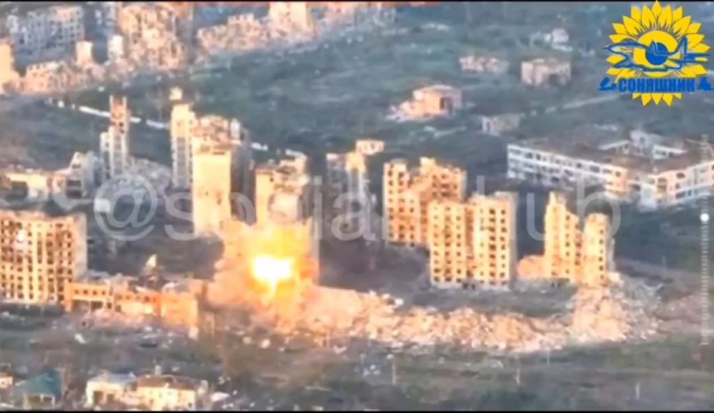 ウクライナのSu-27戦闘機は高精度GBU-62 JDAM-ER航空爆弾を使用して敵の指揮所に打撃を与えた