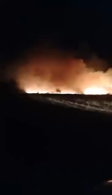 ロシアの電報チャンネルによると、昨夜、ウクライナの無人機がロシアのヴォロネジ地域にあるボリソグレブスク軍空軍基地を標的にした。ドローンは、KABを保管する倉庫、SU-35およびSU-34航空機の駐車場、航空燃料を保管する場所を攻撃したと報告されている。