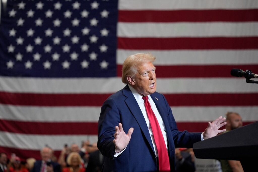 FOXニュース司会者「トランプ大統領は権力を維持するために「犯罪に手を染めた」