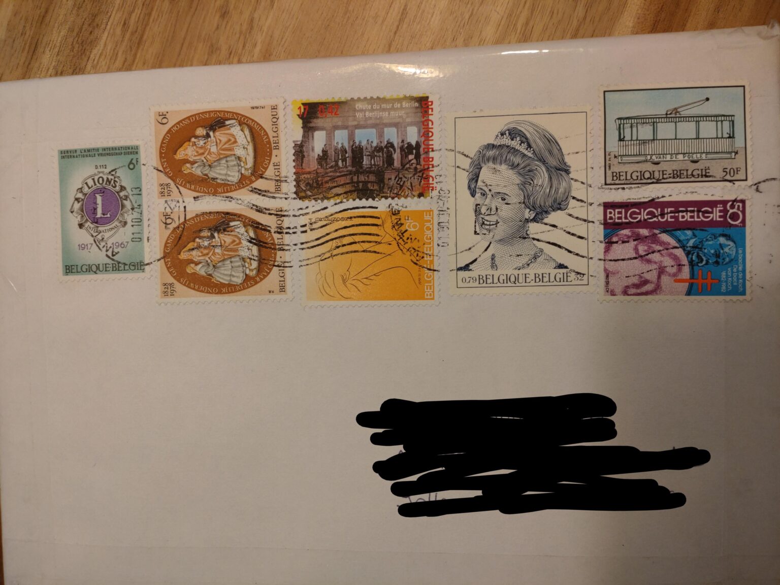 荷物を受け取りました、切手はすべてベルギーフランです 😁