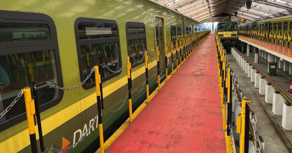 ダブリンの通勤鉄道問題に関するアイリッシュ・タイムズ紙の見解：数十年にわたる過小投資がついに追いついた