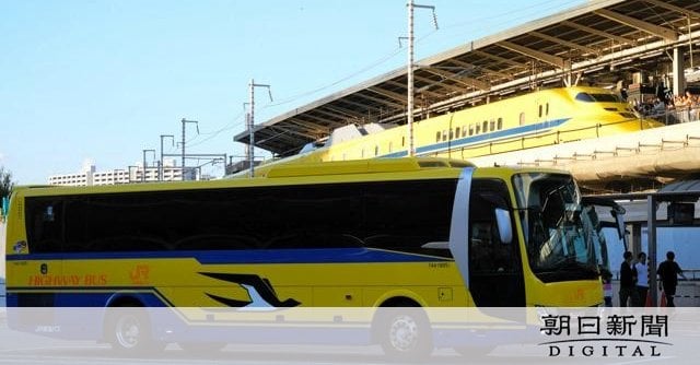 たった1台、見たら幸せ? 高速バスにドクターイエローのラッピング