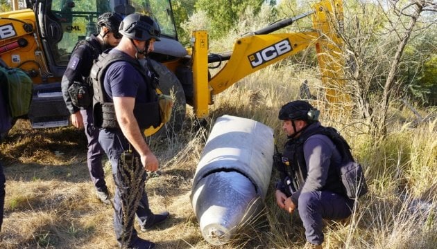ウクライナの工兵がドネツク地域で1.5トンのロシア製爆弾を解除