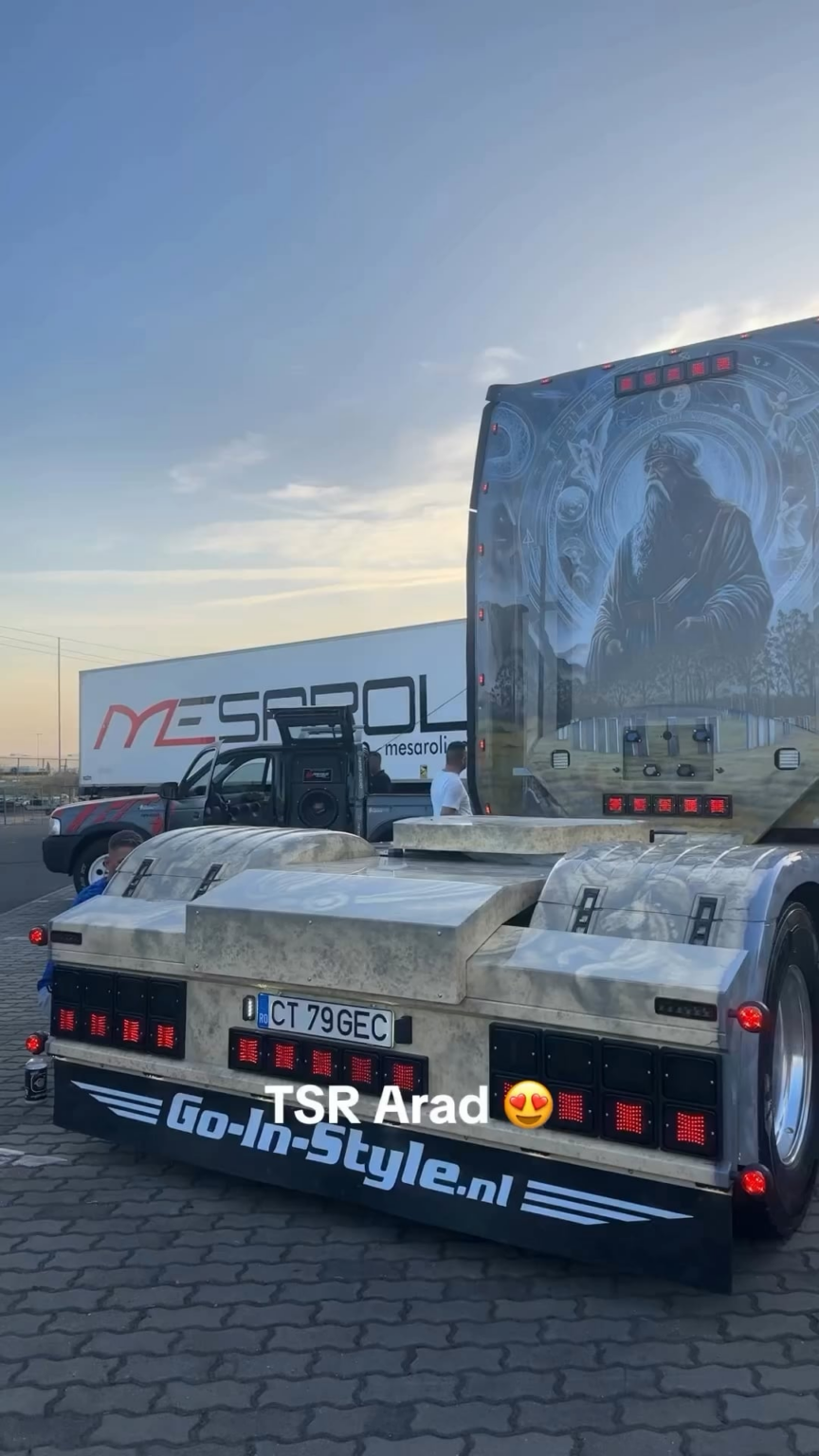 ヨーロッパの道路でダク・リバー！ 💪💪💪
