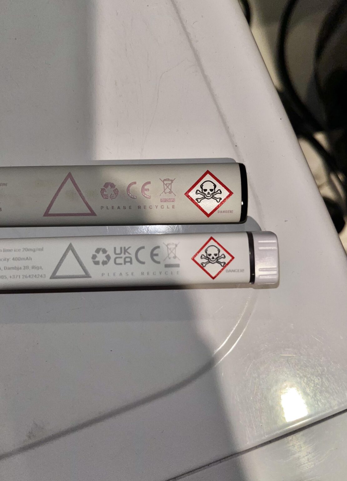 なぜこれらの骸骨はタバコの箱ではなく電子タバコに取り付けられているのでしょうか?