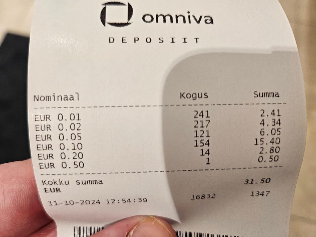 他にオムニバや銀行にブロンズを持って行った人はいますか?彼は 1 セントを 241 枚、2 セントを 217 枚持っていました