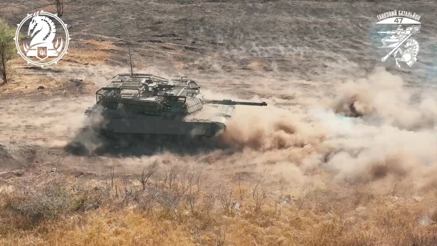 M1 エイブラムスと訓練する第 47 独立機械化旅団のタンカー
