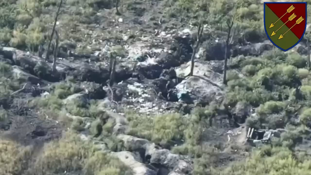 砲弾が塹壕線のロシア兵を直撃
