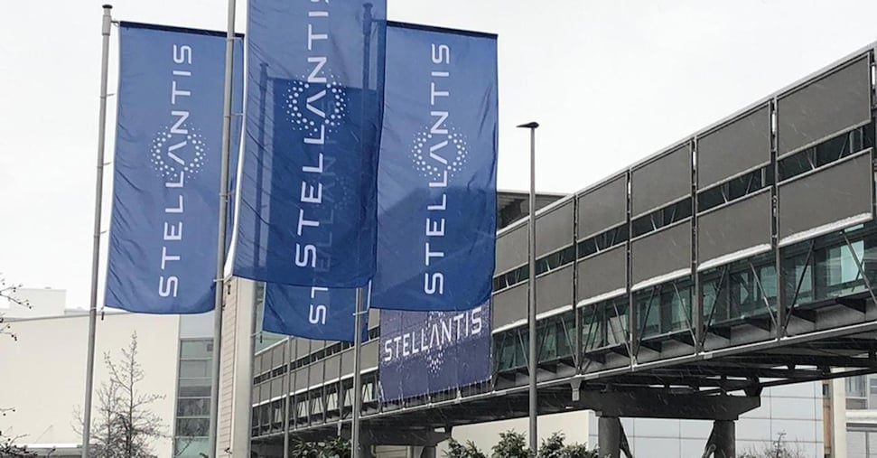 ルノーとステランティス、合併の噂と自動車エアバスの三者協定