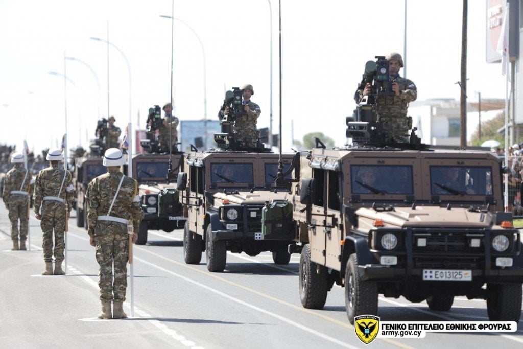 キプロス：国家警備隊のパレードで初めて対戦車スパイクLR2が登場 [pics] |アラート中