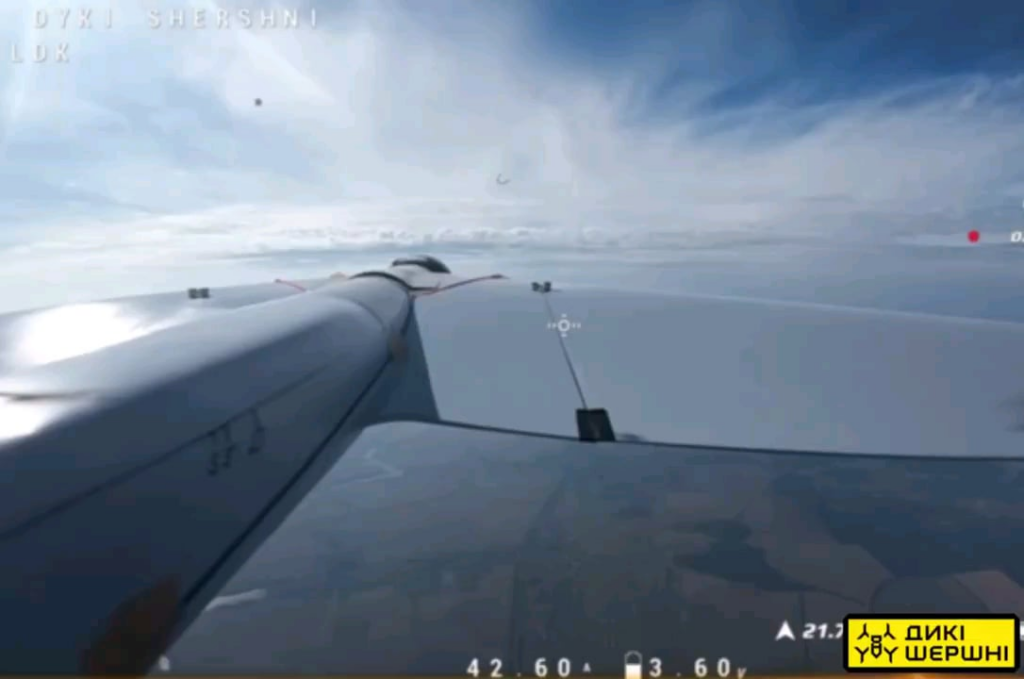 過去 3 か月間で、ワイルド ホーネッツ社は 1,000 機の改良型対空 FPV 迎撃ドローンを前線に納入しました。その結果、200機以上のロシアの偵察用無人偵察機が撃墜された。詳細については説明をご覧ください。 過去 3 か月間で、ワイルド ホーネッツ社は 1,000 機の改良型対空 FPV 迎撃ドローンを前線に納入しました。その結果、200機以上のロシアの偵察用無人偵察機が撃墜された。詳細については説明をご覧ください。