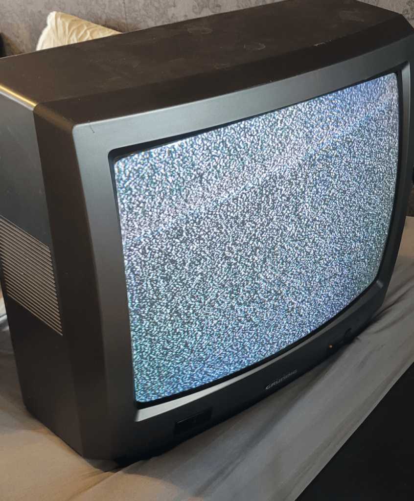 私が見つけたこの古い CRT モニターはどうすればよいでしょうか?