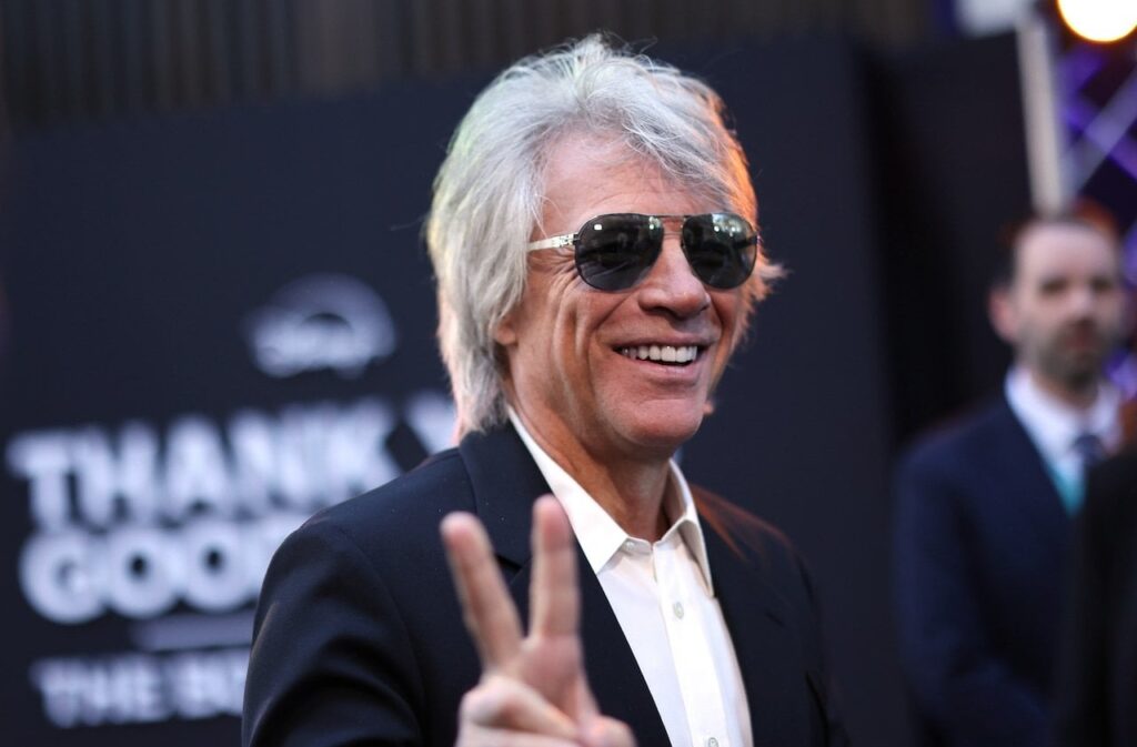 ジョン・ボン・ジョヴィ、カマラ・ハリスとティム・ウォルツを歌の献身で支持