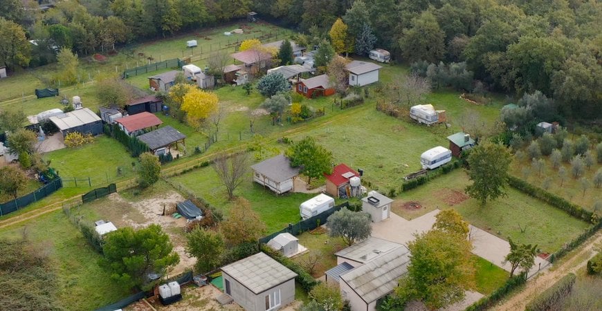 スロベニアの一部のメディアが違法建築業者を正当化しているのは恥ずべきことだ