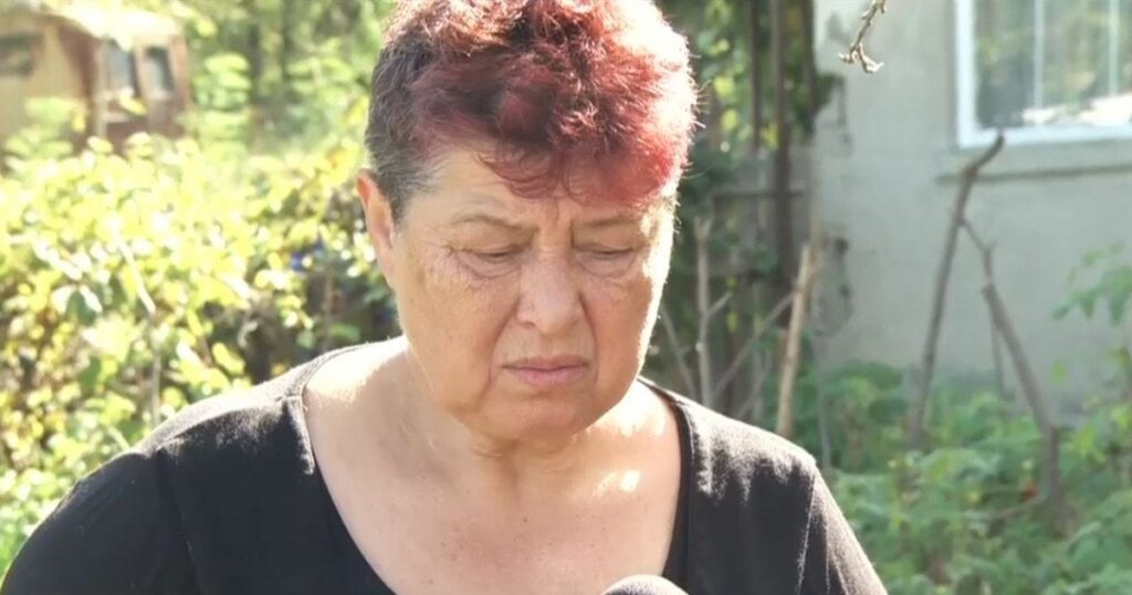 70歳の女性と息子が豆とトマトの間にマリファナを植えた。 「ユリのような、いい香りがするなんて言わなかったのに」